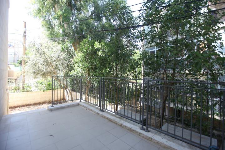 464477b.jpg